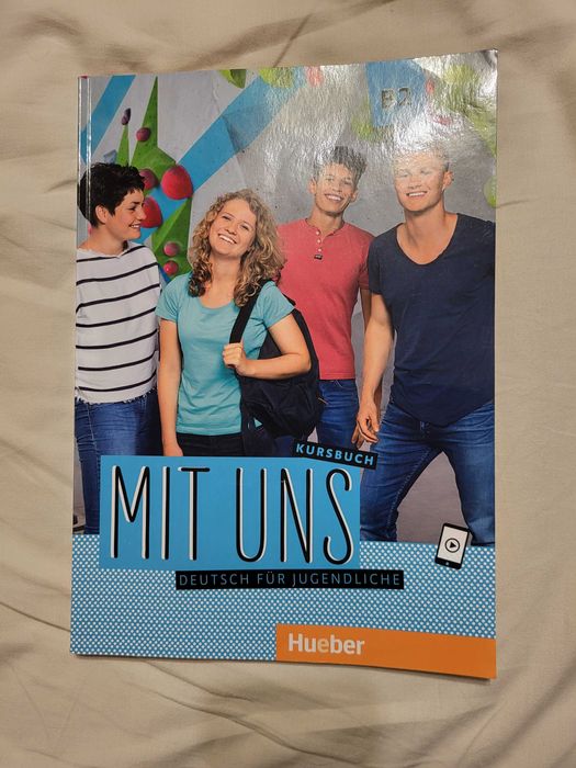 Продават се отделно учебници и помагало по немски език 11 клас