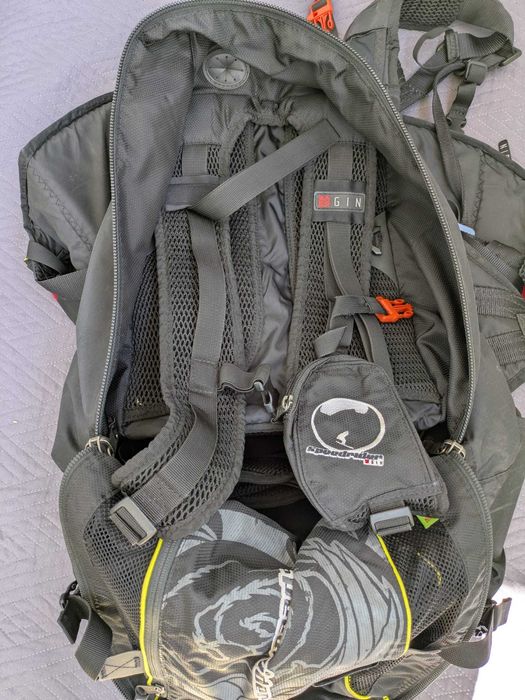 Seleta parapanta reversibila Gin Speed Rider cu airbag