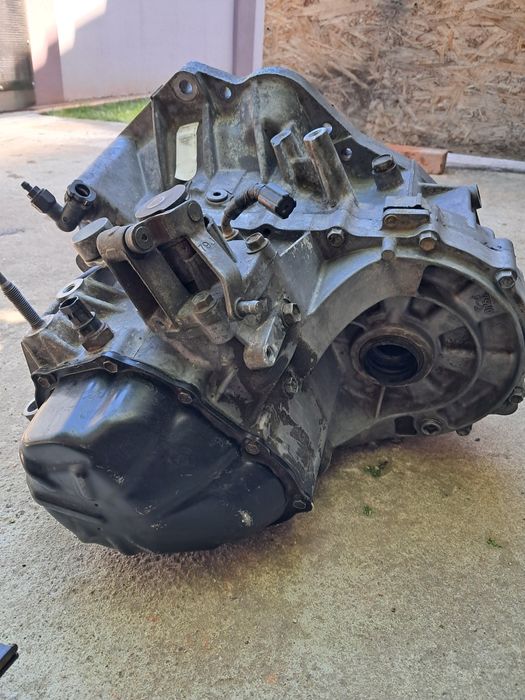 Vând cutie de viteze si cardan pentru SUZUKI Sx4 1.6 benzina