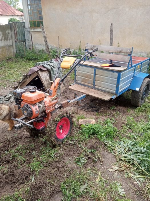 MOTOCULTOR CU REMORCĂ puțin folosÎn stare forte bună