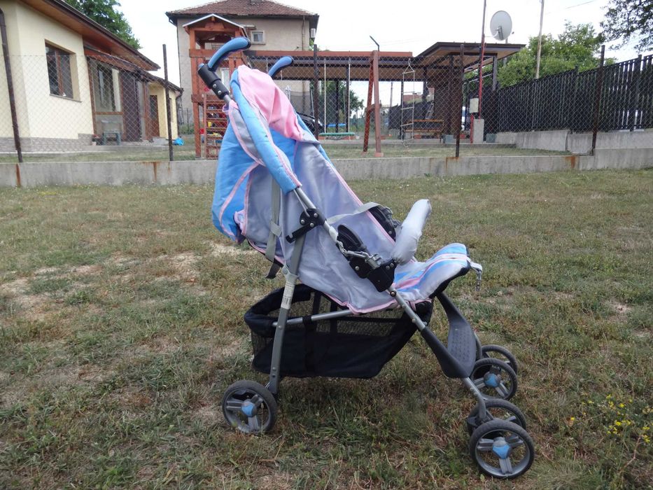 Лятна количка Pink-Blue-G в идеално състояние, лека, удобна, сгъваема