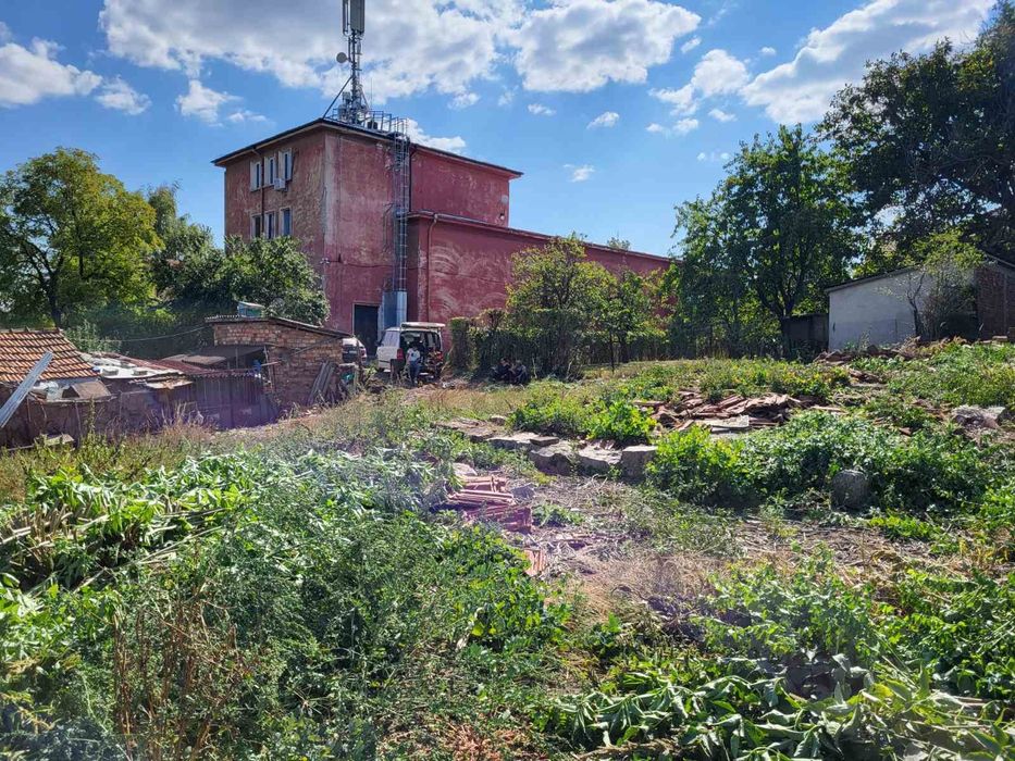 Продава парцел в Центъра на с.Петърч