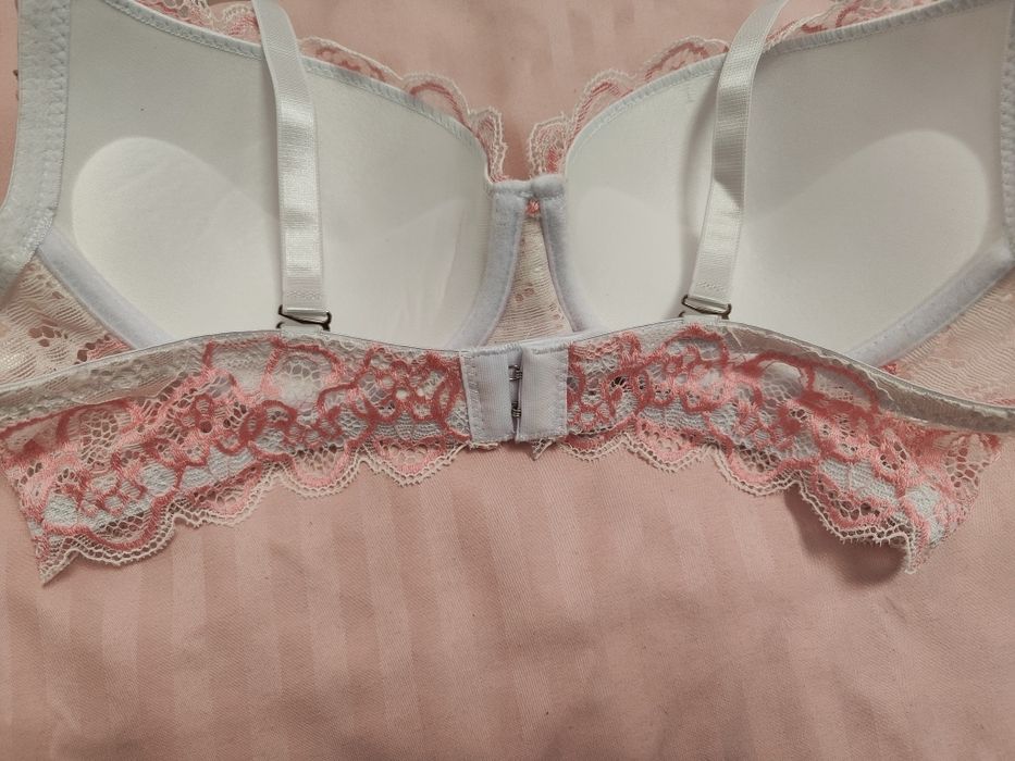 Нов сутиен в розово и бяло