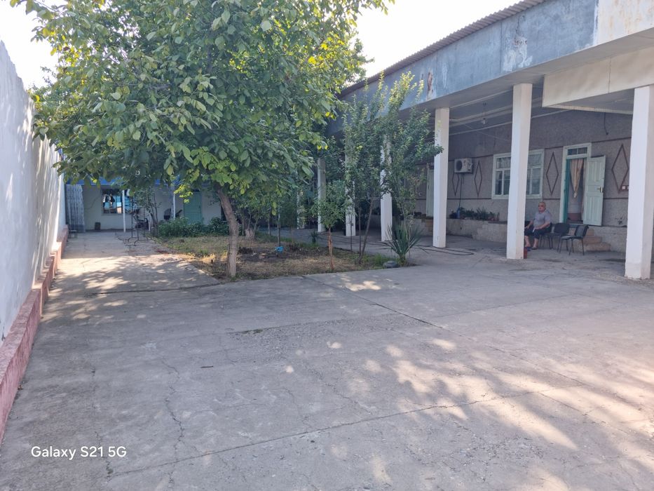 Srochna Ikki qavatli kotta xovli sotiladi.