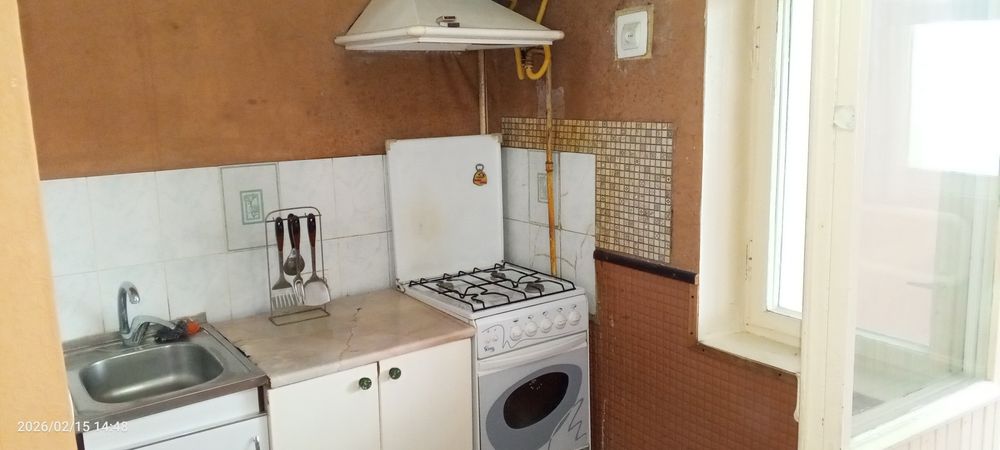 Срочно продаю. Квартира с отличной локацией. "Освежи и живи"