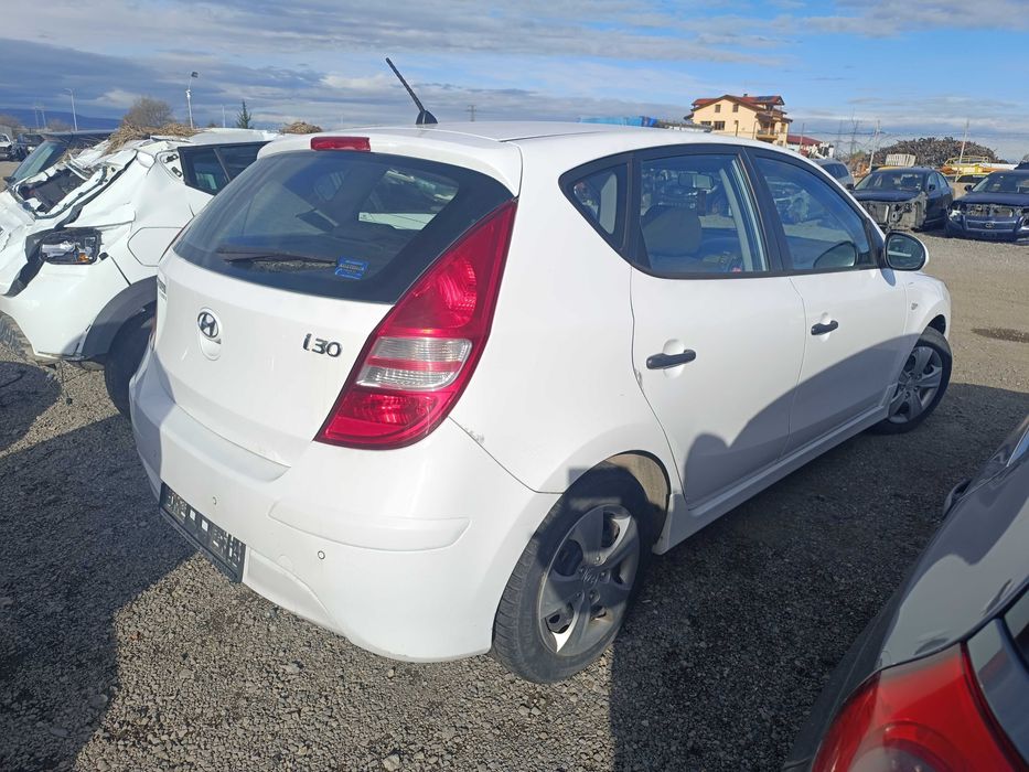 На части! Hyundai i30 1.6i