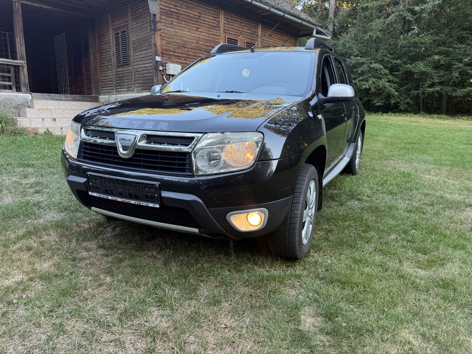 Vând Dacia  Duster
