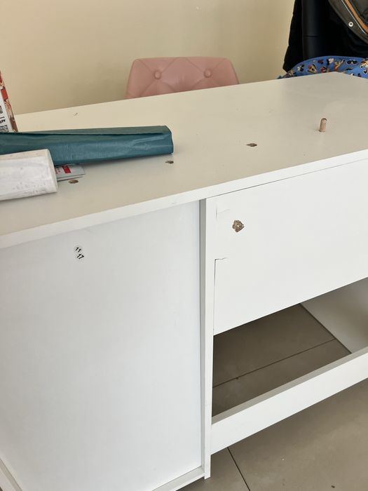 Тоалетка с кожен стол, два рафта и едно огледало