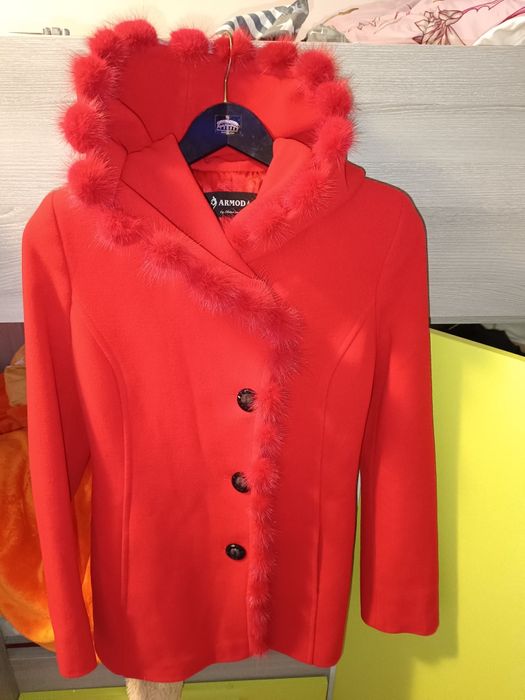Palton roșu gros