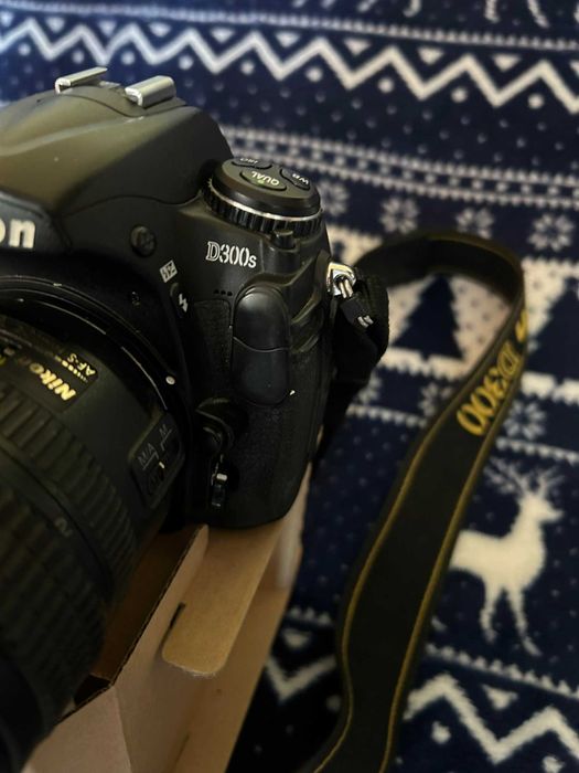 Nikon D300S + 18-70 DX VR + CF card + зарядно + 2 бр батерии Nikon