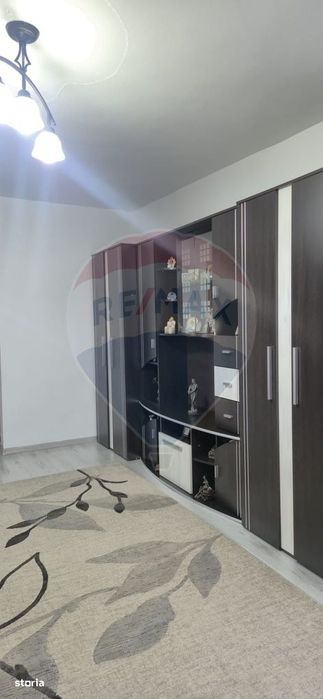 Apartament cu 3 camere de vânzare în zona Sud-Est