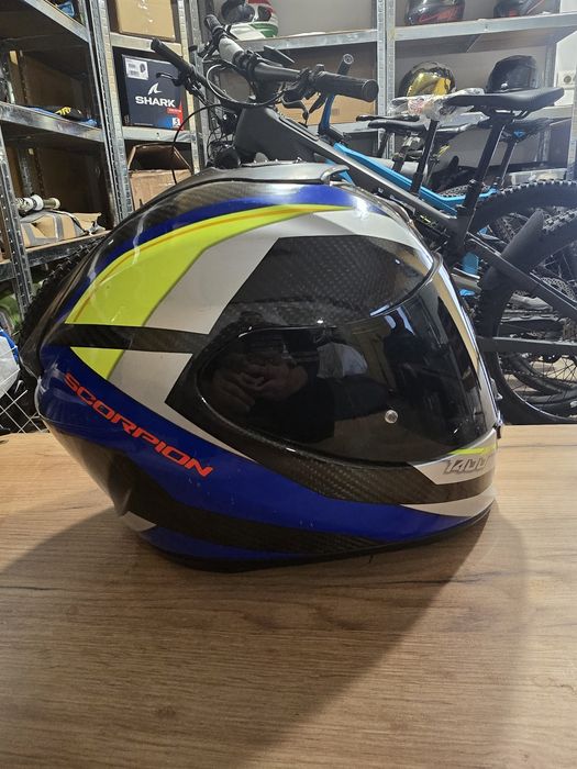 Casca Scorpion 1400 carbon, L.