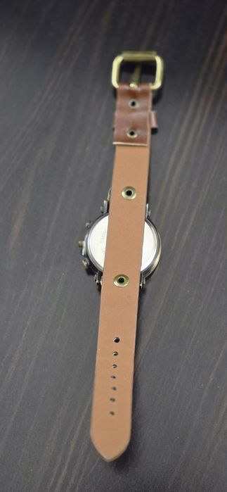 Часы привозные кварцевые