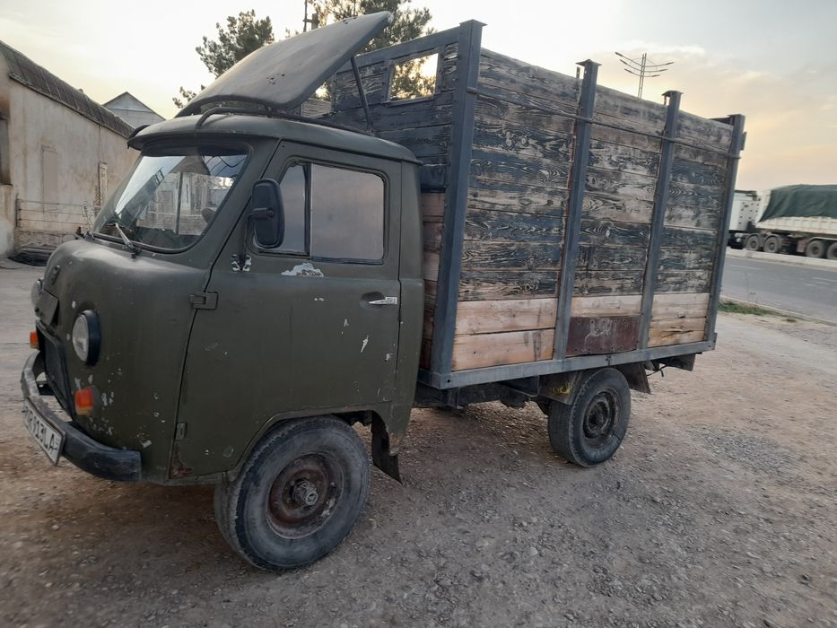 UAZ avtomobili sotiladi