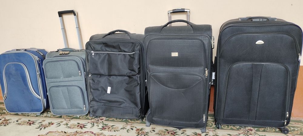 Чемоданы почти новые разных размеров хорошего качества
