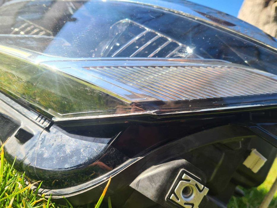 Преден ляв фар за Volkswagen Touareg след 2018г.