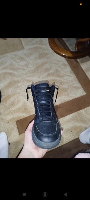 Vând adidași adidas