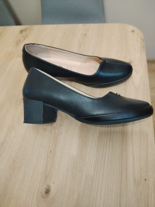 Продавам обувки пролет есен