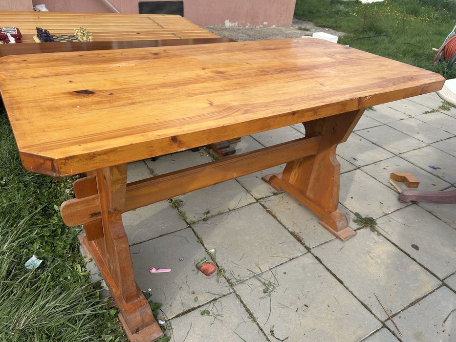 Маси и пейки от масивно дърво