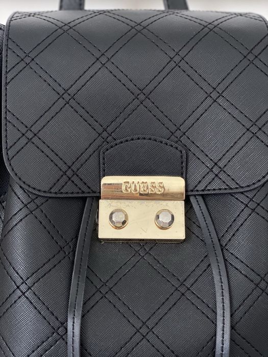 Rucsac Guess, purtat foarte putin