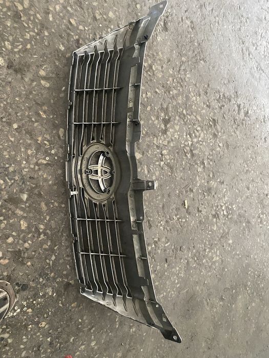 Продам решетку камри 40