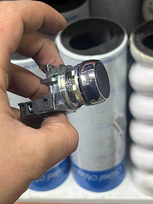 Нажимная кнопка.