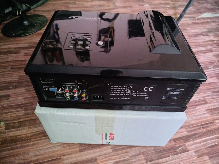 Proiector în perfectă stare atât estetica cât și funcțională