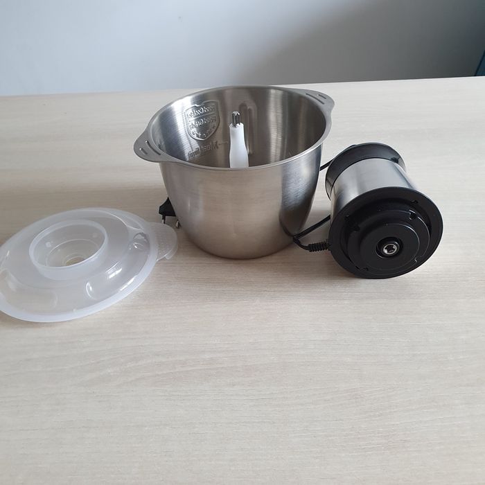 Vand mixer absolut nou, foarte ieftin și bun.