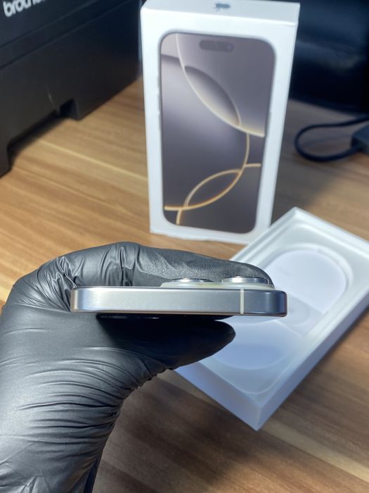 iPhone 16 Pro• 128 GB • Natural Titanium