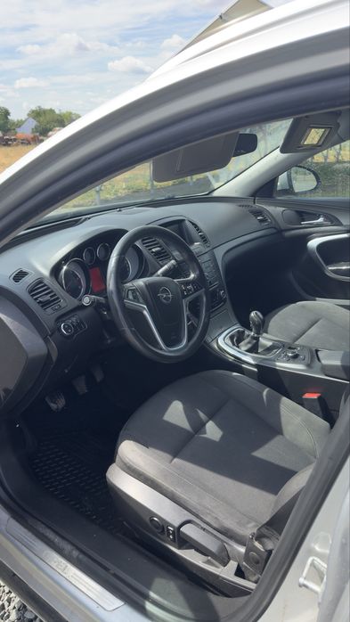 Opel Insignia 2.0 cdti,an 2012 ,km reali 385 000