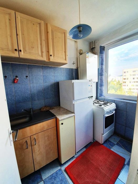 Inchiriat garsoniera decomandata ,etaj 3, centrala proprie