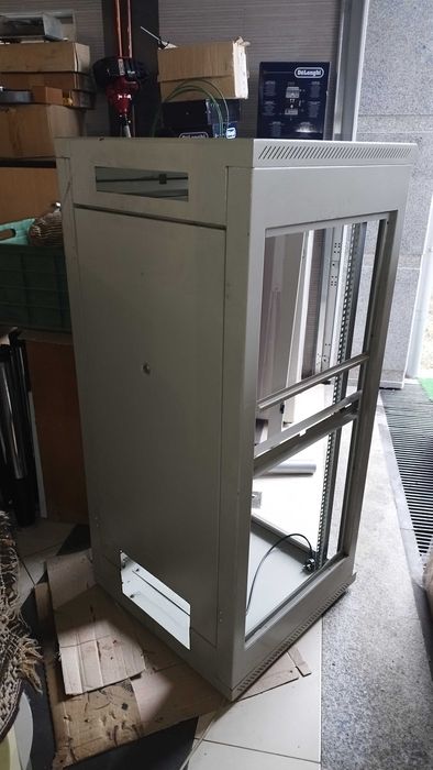 Рак шкаф - Комуникационен шкаф за компютъпно оборудване 60/60/132см