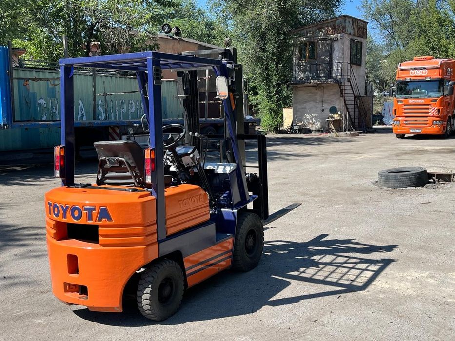 Вилочный погрузчик бу Toyota