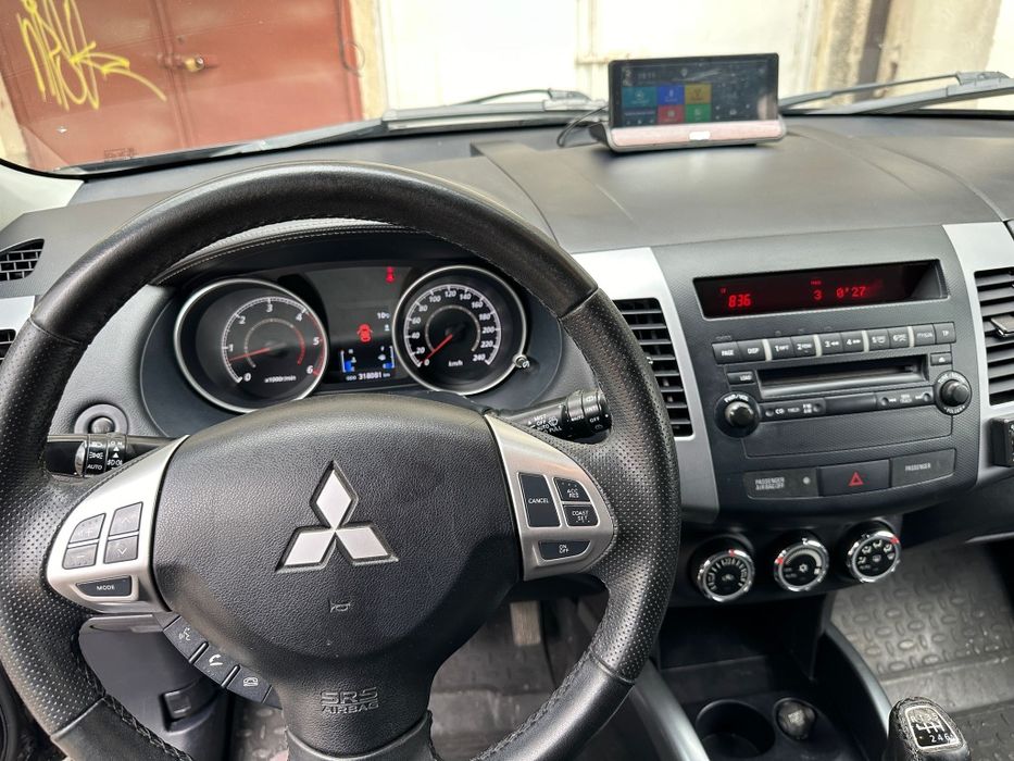 Mitsubishi outlander 2012