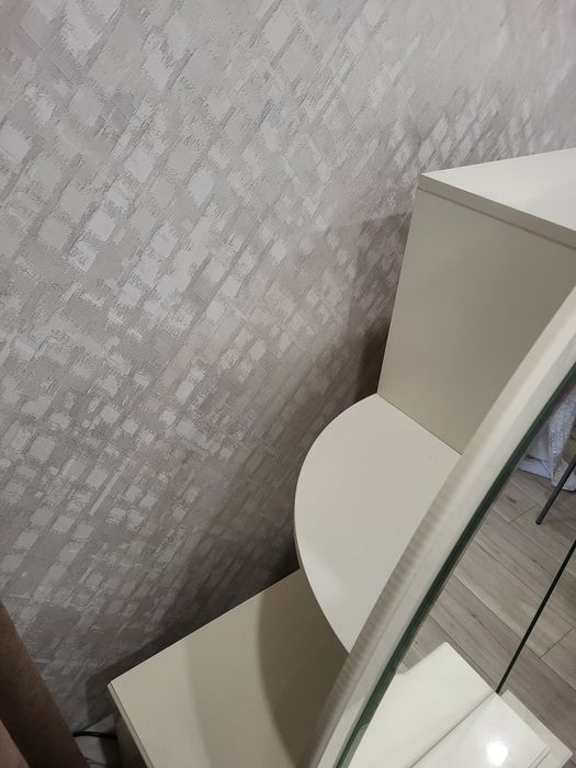 Продам трюмо с зеркалом