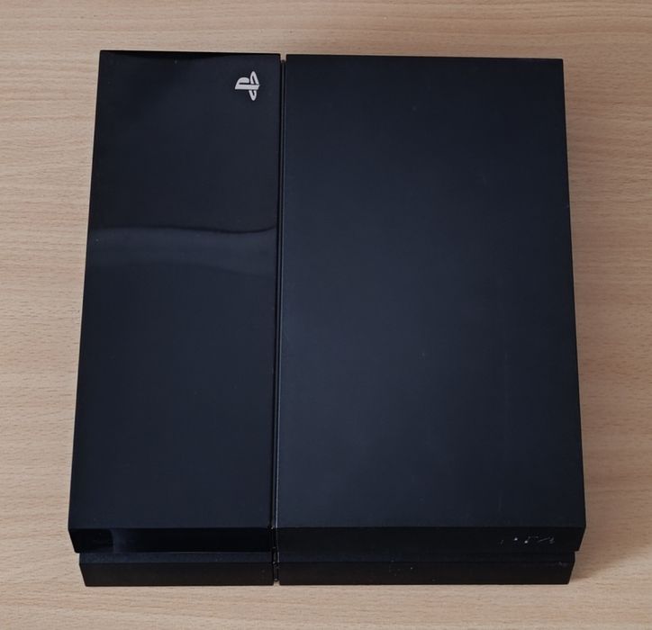 Продам Sony Playstation 4