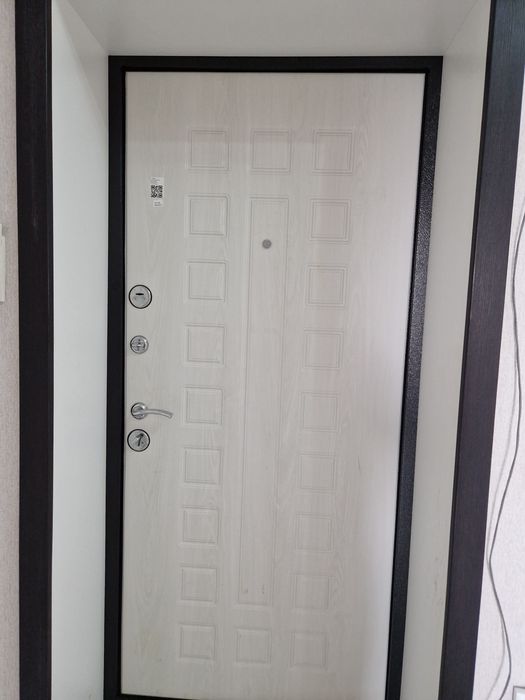 Продам входную дверь