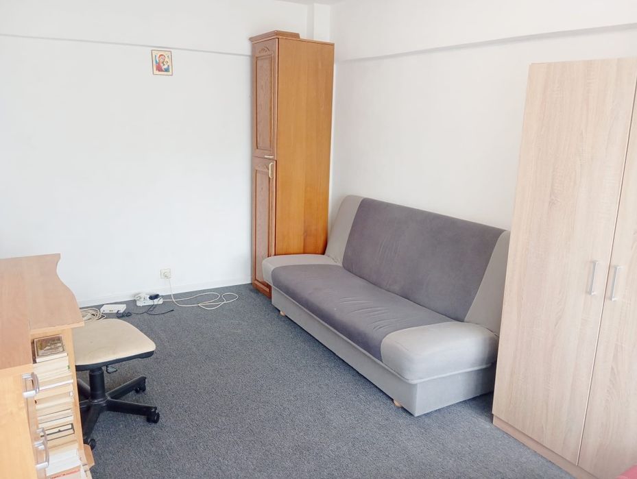 Inchiriez garsoniera zona Catedralai cu centrala proprie