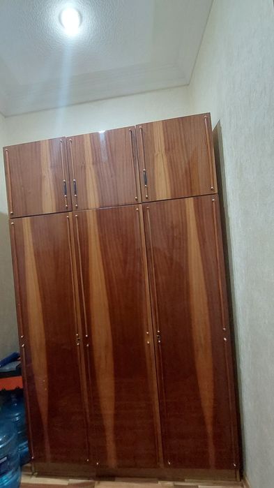 Продам шкаф+трюмо+2 тумбы