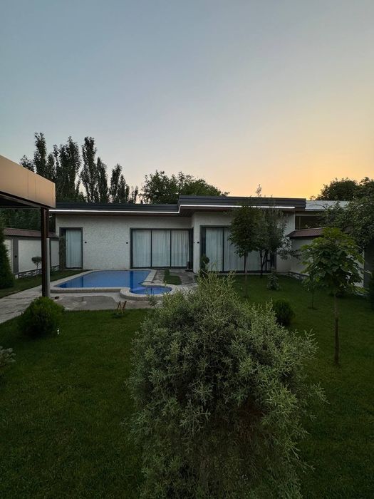 Super skidka oqtoshda oilaviy dacha