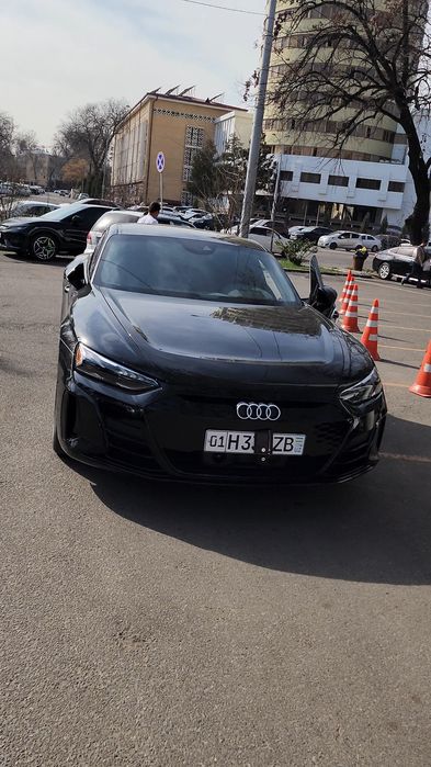 Audi e tron gt  продается