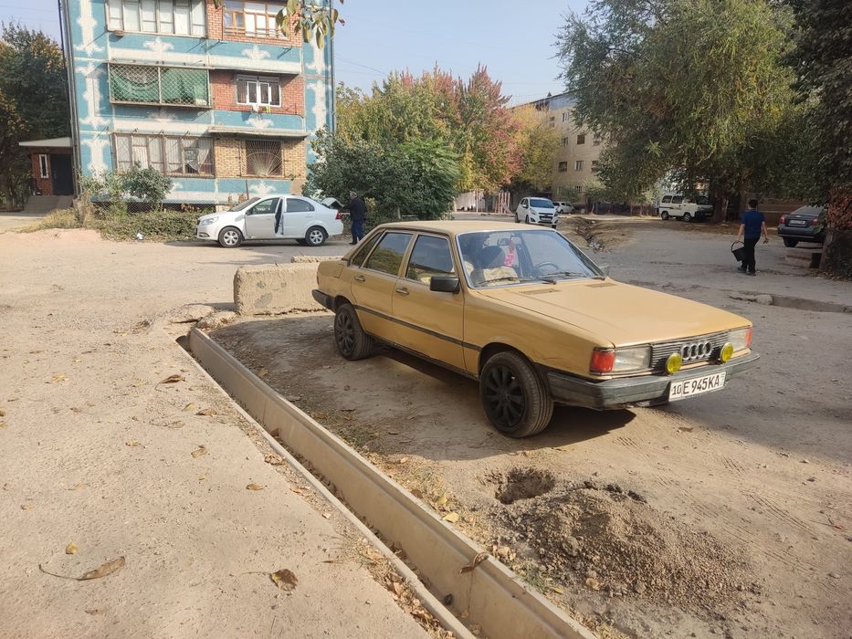Продам автомобиль AUDI 80 B2