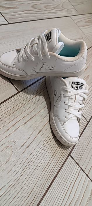 Converse de piele marimea 34