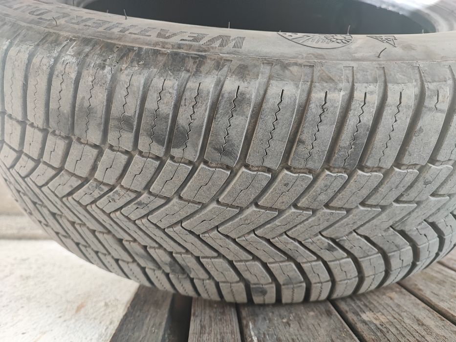 Всесезонни Гуми Bridgestone 225 60 r18