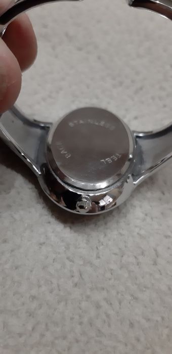 Ceasuri de dama  de diferite dimensiuni