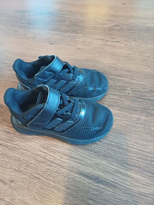 Маратонки, пантофи, ботуши до 24 номер