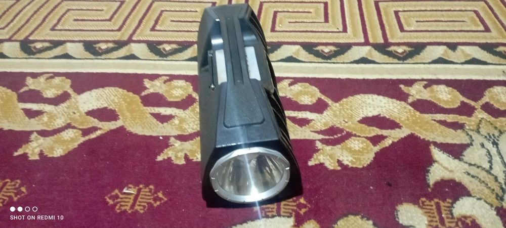 Колонка фонар!!!куеш Нури ва оддий тел заряднигидан заряд олади!!!