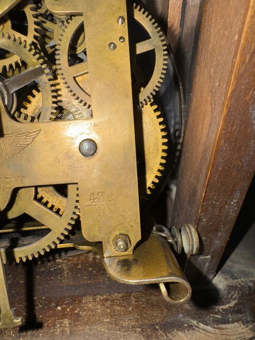 Антикварные настенные часы с боем