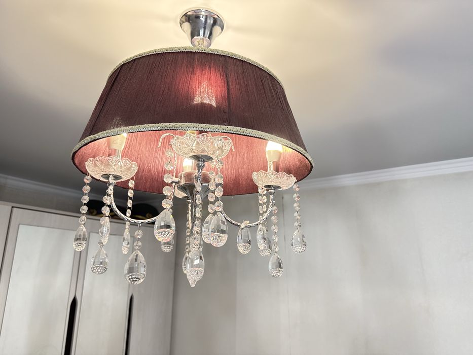 Продам люстру в классическом стиле