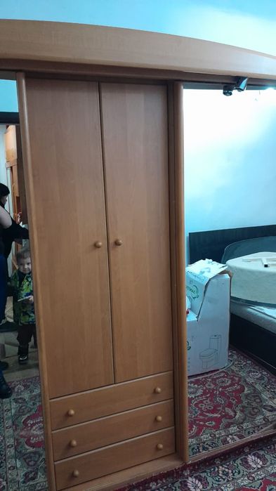 Срочно продам шкаф